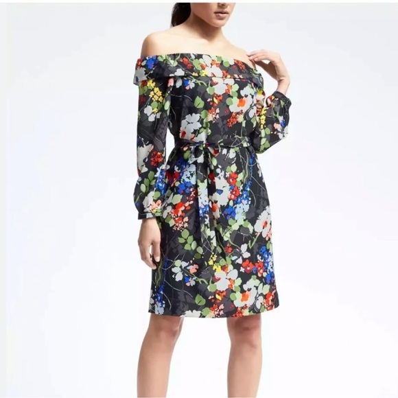 Banana Republic Dresses & Skirts - Banana Republic Multicolor Floral 3/4 Sleeve Dress